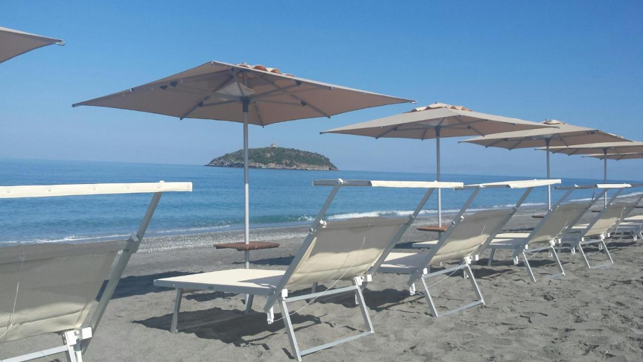 B&B La Stazione Diamante Bagian luar foto