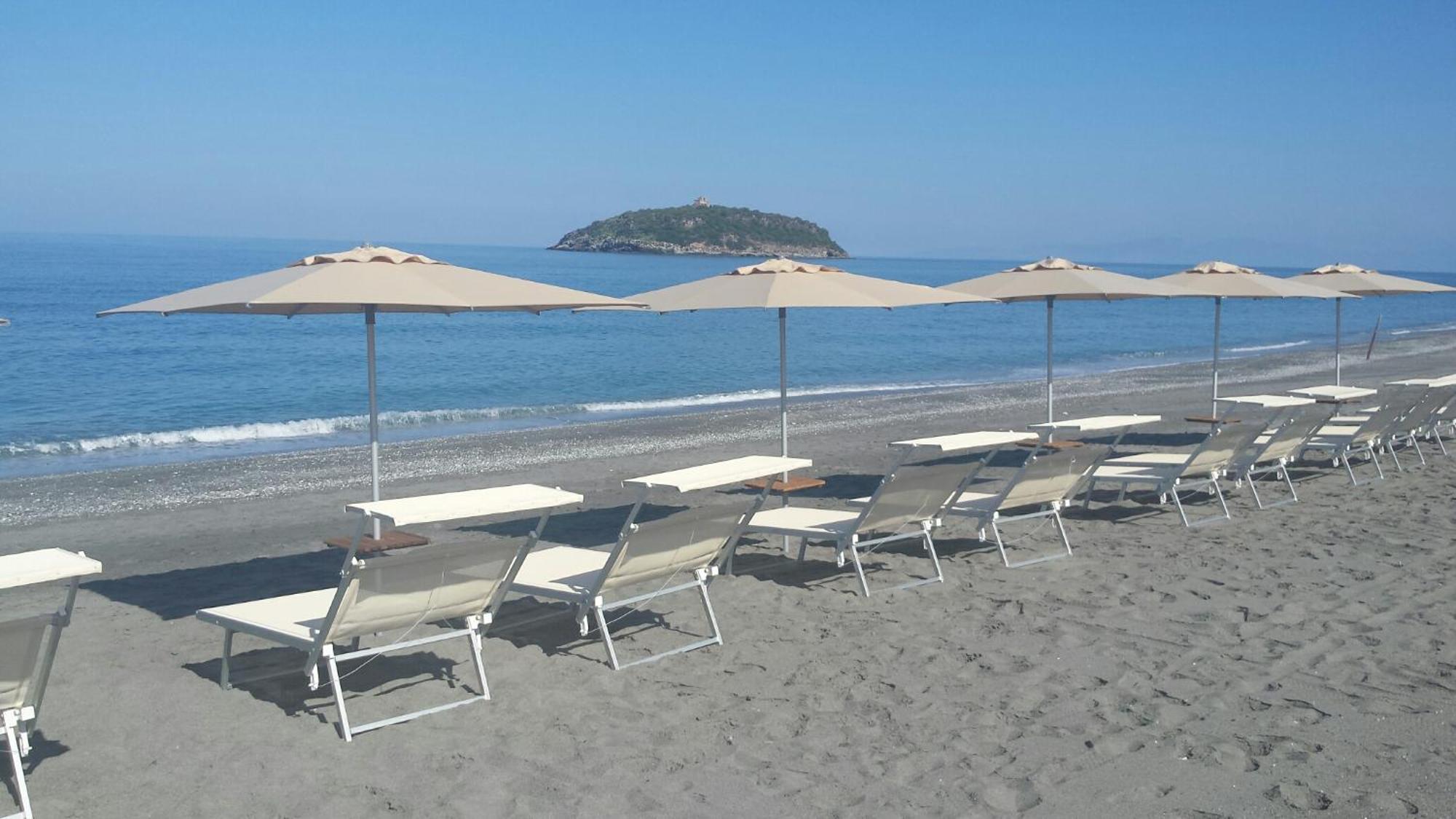 B&B La Stazione Diamante Bagian luar foto