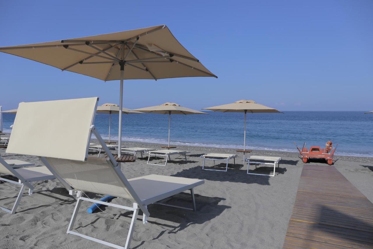 B&B La Stazione Diamante Bagian luar foto